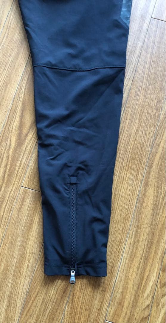 Under Armour ジッパー付きトレーニングパンツ Mサイズ ブラック