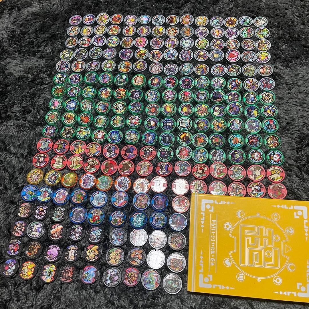 《美品》《希少品あり》値下げ可　妖怪メダル227枚まとめ売り　妖怪大辞典付き