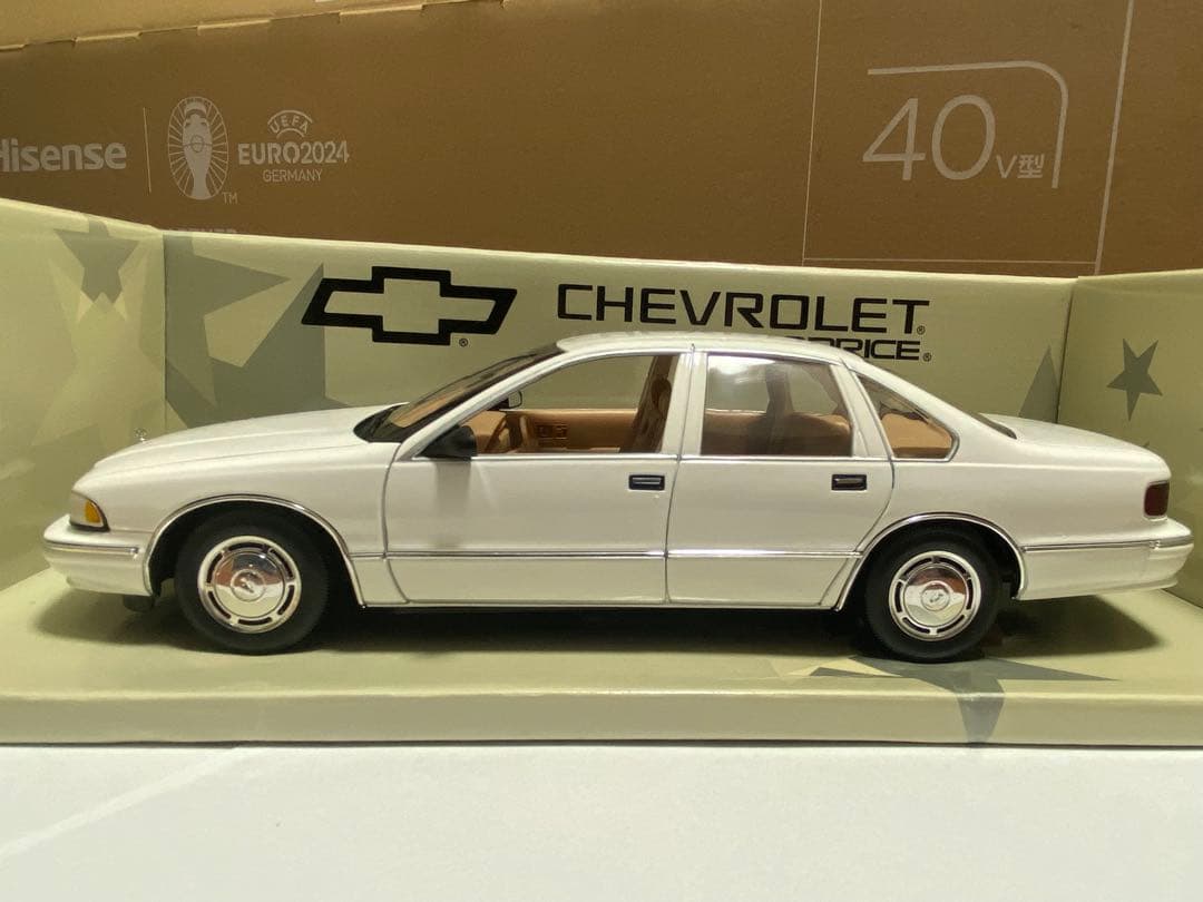 1/18 UT モデルス　シボレー　カプリス　セダン