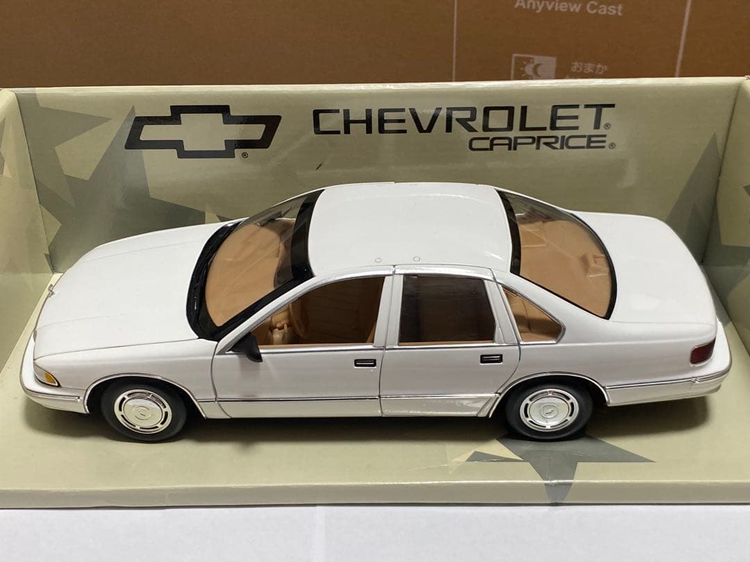 1/18 UT モデルス　シボレー　カプリス　セダン