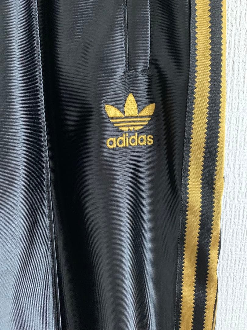 『新品タグ付』adidasアディダスオリジナルストラックパンツ ジャージMサイズ