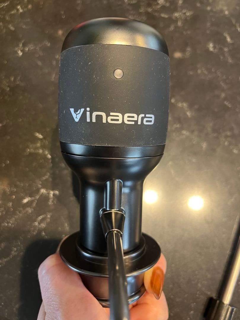 vinaera PRO 調整可能電動ワインエアレーター