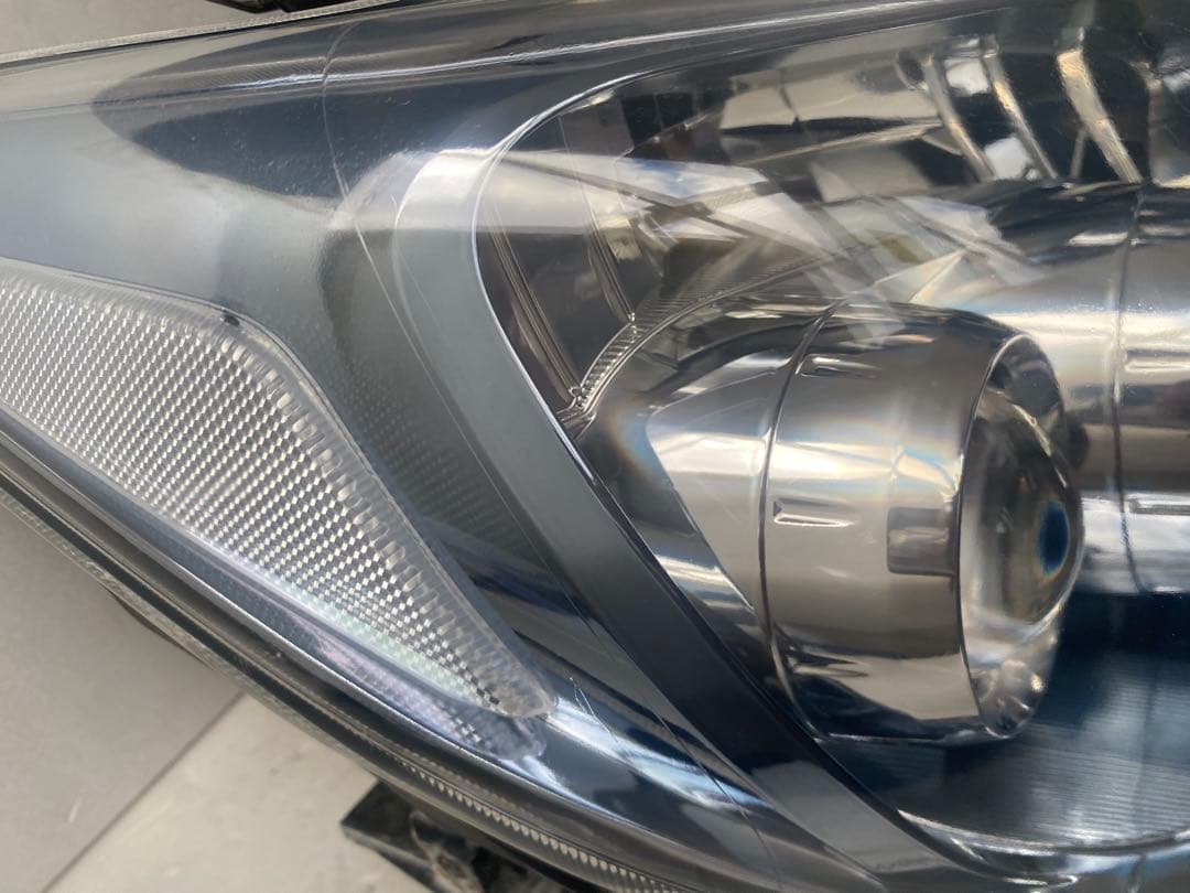 トヨタ プリウス ZVW30 前期 純正LEDヘッドライト 左右セット