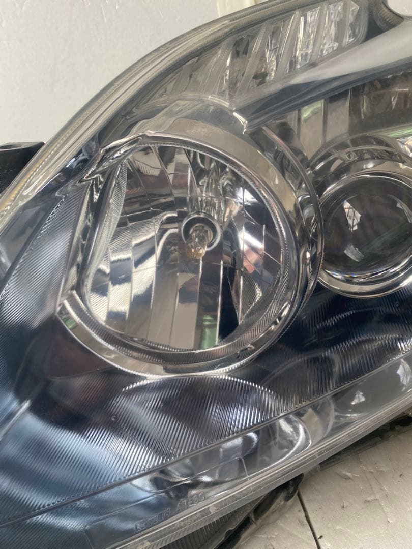 トヨタ プリウス ZVW30 前期 純正LEDヘッドライト 左右セット