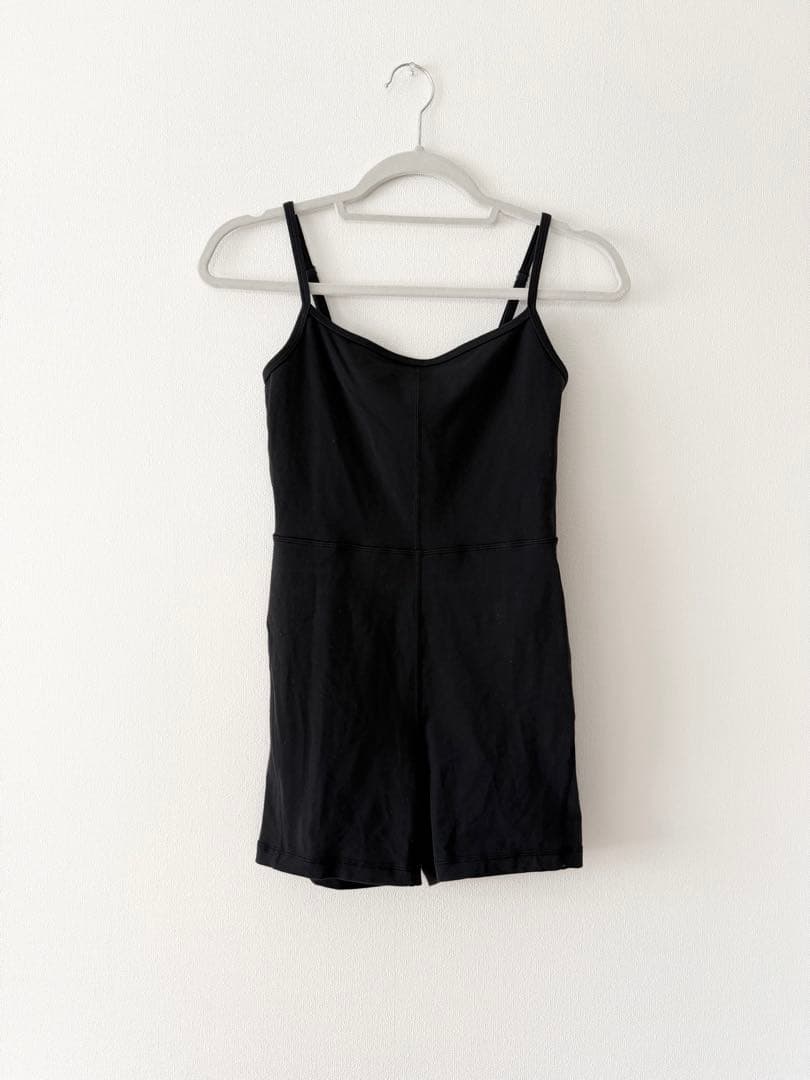 Aritzia アリツィア　ヨガウエア　ロンパー　黒