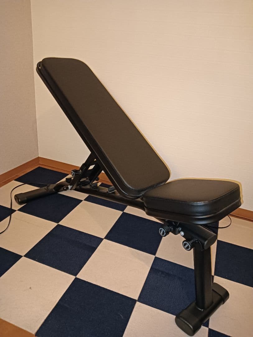 折りたたみ式トレーニングベンチ