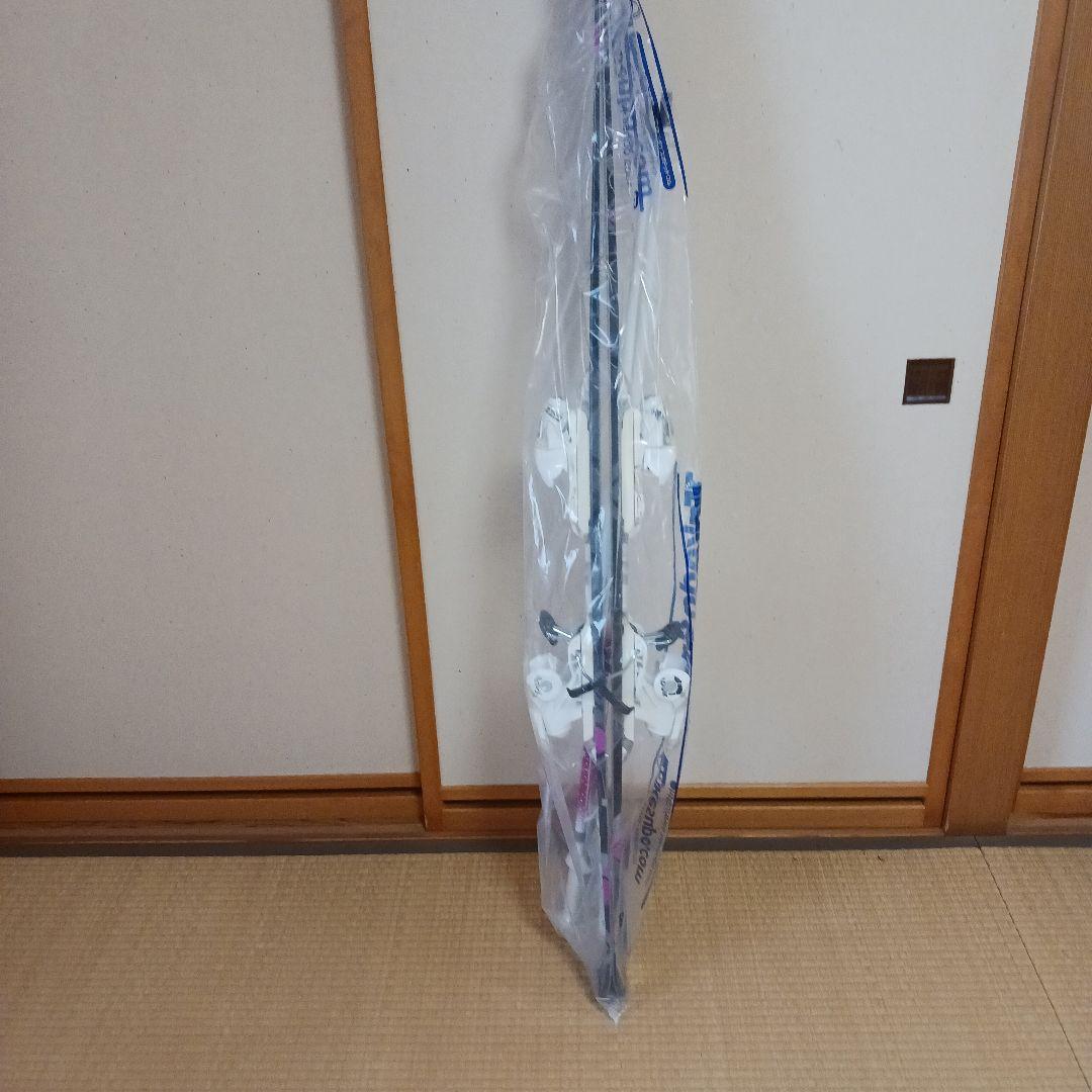 スキー板とストックのセット