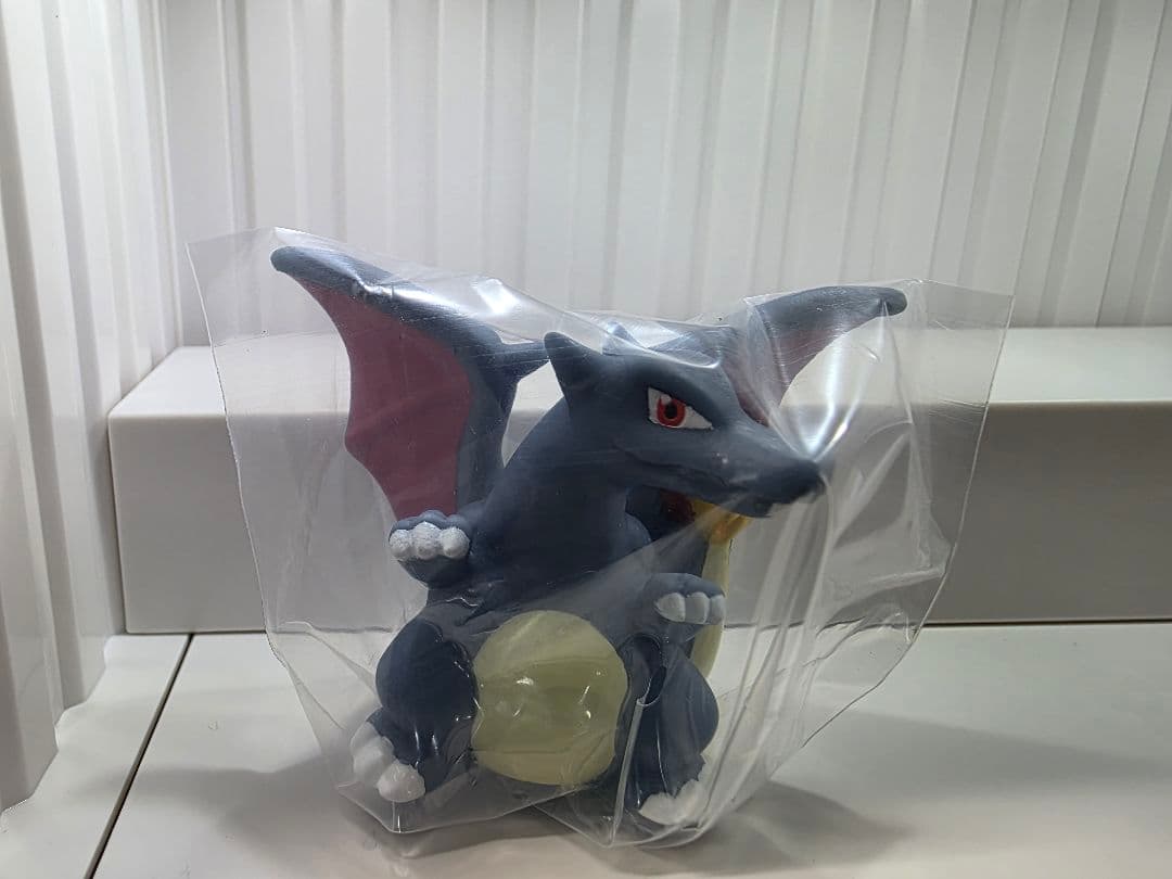 ポケモン　色違い　リザードン 　黒　ソフビ　フィギュア