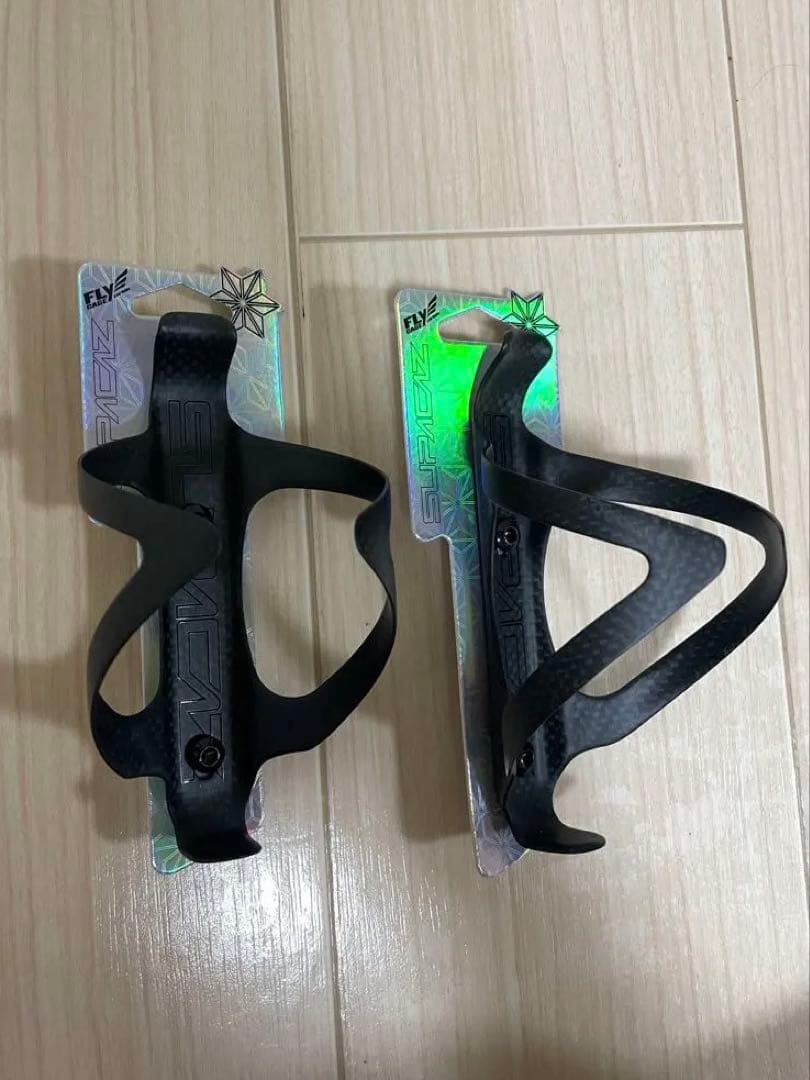 SUPACAZ スパカズFLY CAGE カーボンボトルケージ2個セット