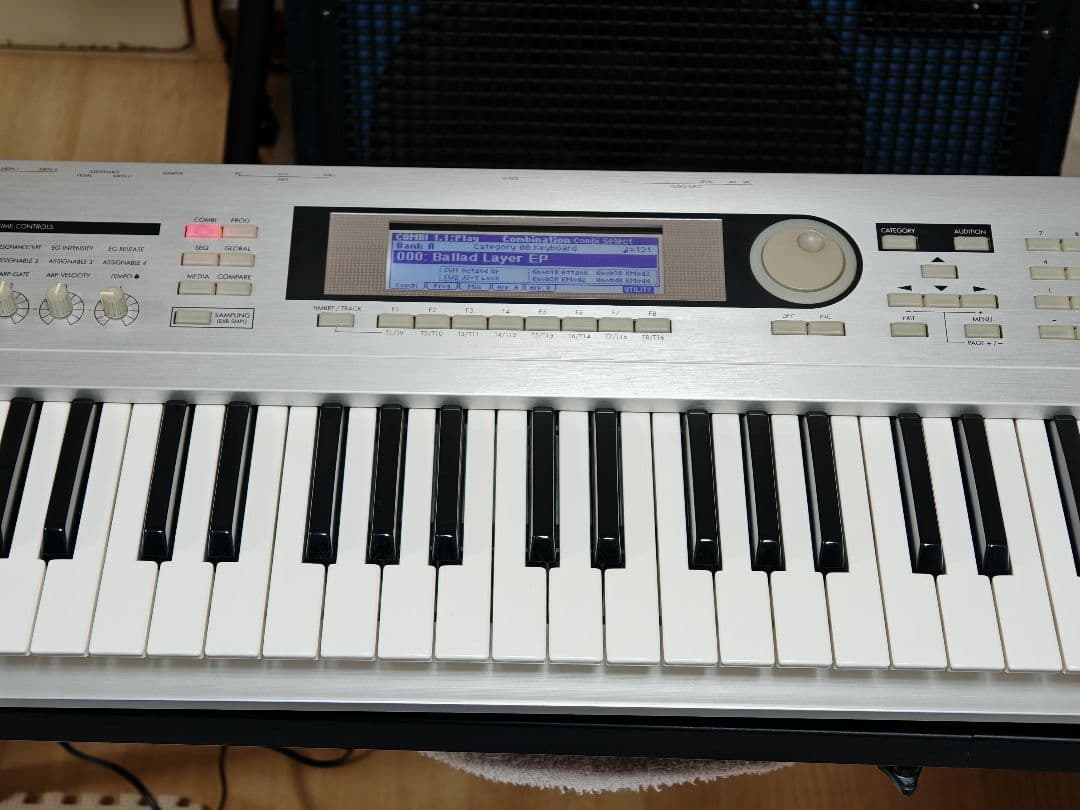 KORG Triton Le 61key シンセサイザー