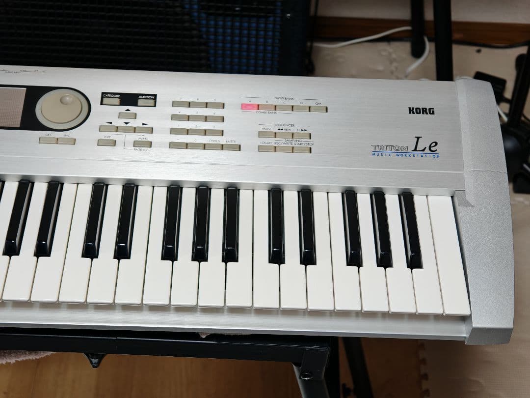 KORG Triton Le 61key シンセサイザー