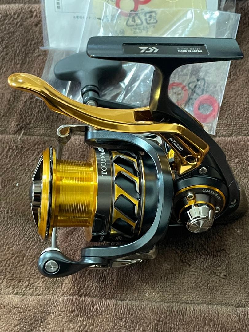 超美品DAIWA 18 TOURNAMENT ISO 2500SH-LBD