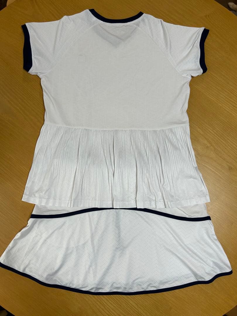 g*a様 FILA ホワイト Vネック スポーツウェアセット