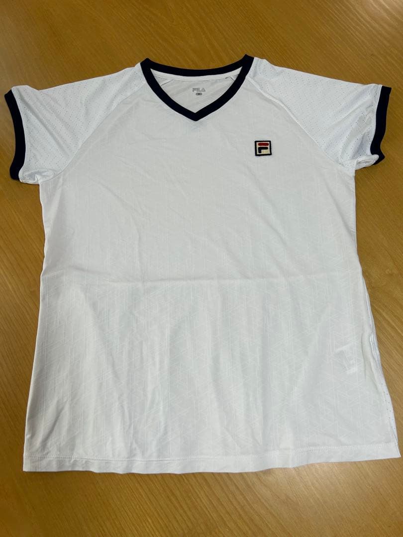 g*a様 FILA ホワイト Vネック スポーツウェアセット
