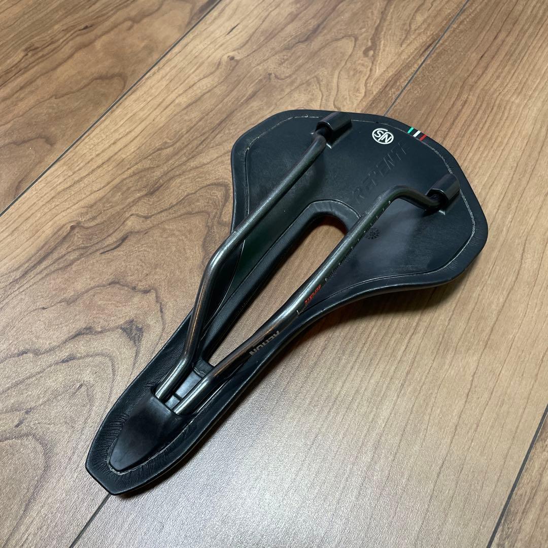 REPENTE QUASAR 2.0 ブラック サドル