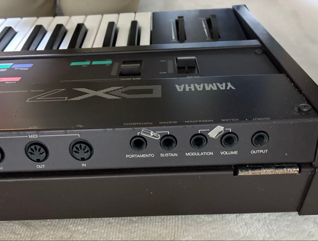 Yamaha DX7 シンセサイザー 61鍵盤 ハードケースその他付属品付き