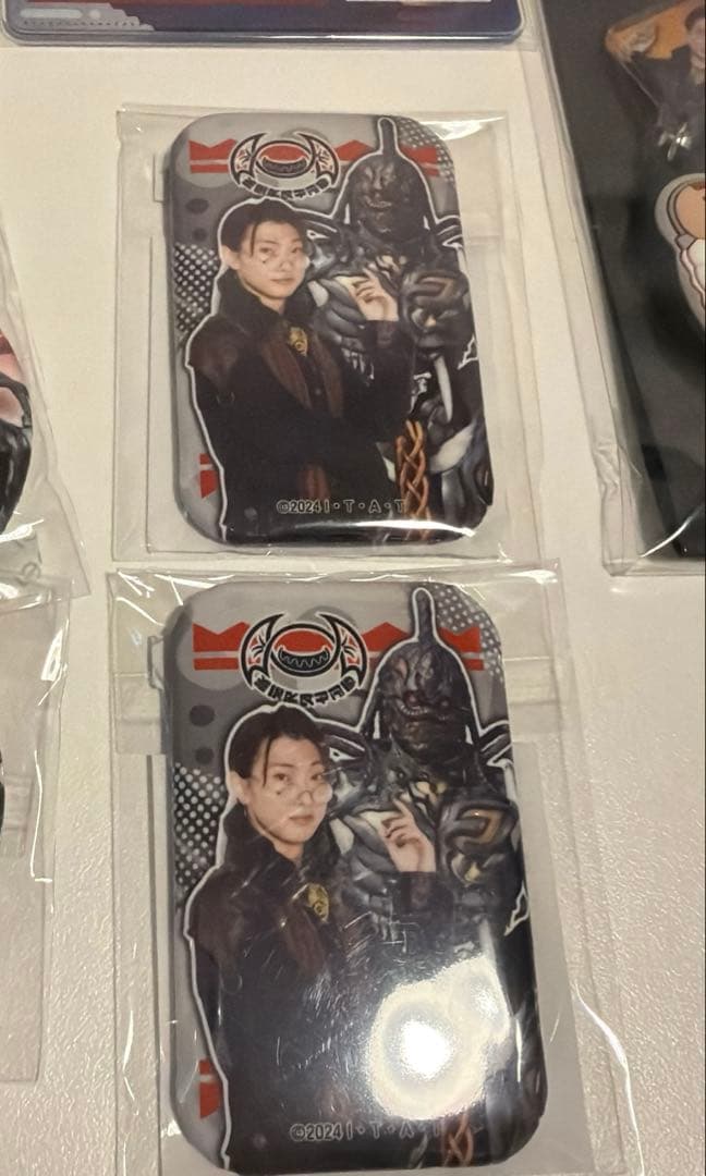 【値下中】仮面ライダーガヴ ニエルブ キーホルダー 社員証、缶バッジ