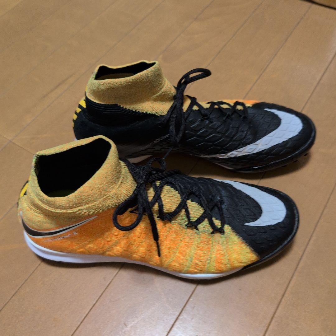 ナイキ サッカーシューズ ハイカット オレンジ黒