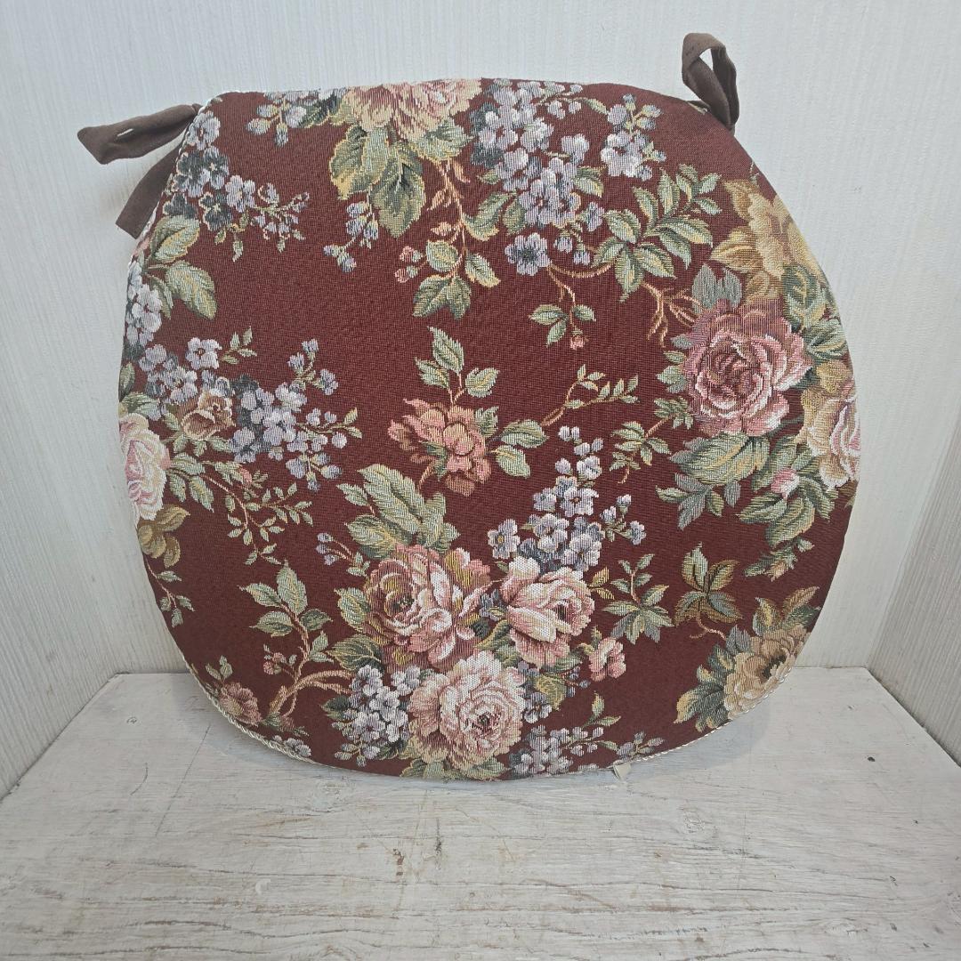 【4個セット】 新品 大判 バテイ クッション 赤 紐付き 薔薇 ローズ 馬蹄