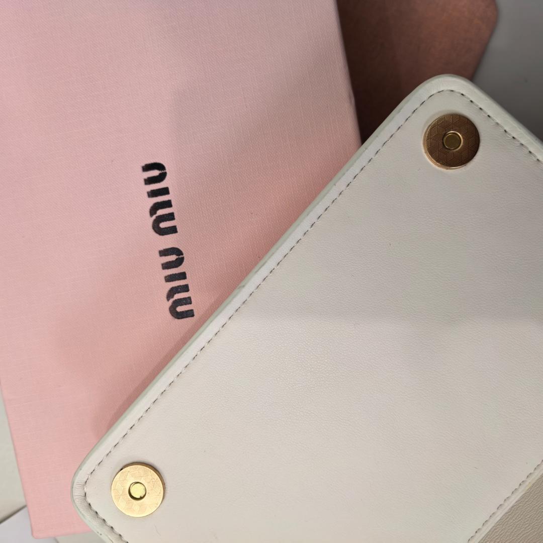 極美品 チェーンショルダーバッグ