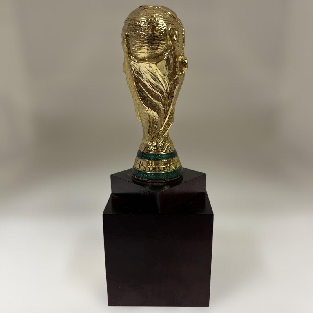 FIFA日韓ワールドカップ 記念 優勝オーナメントトロフィー 約8cm