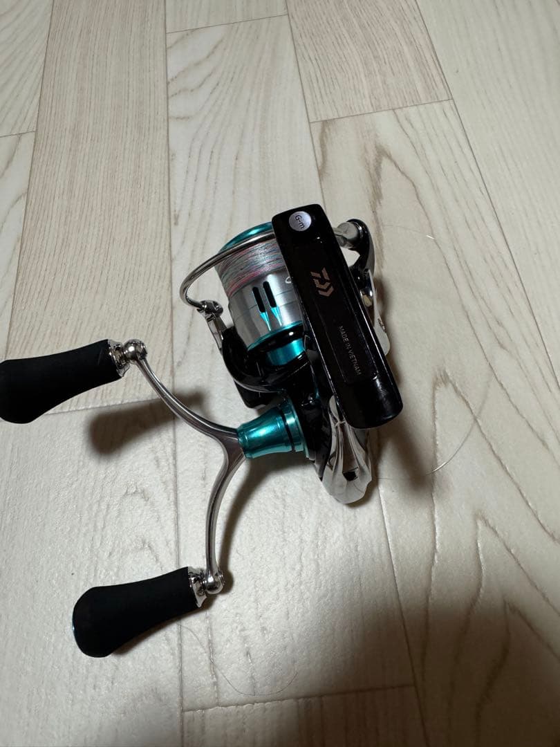 【美品】ダイワ　エメラルダス　Daiwa 2500S-H-DH リール