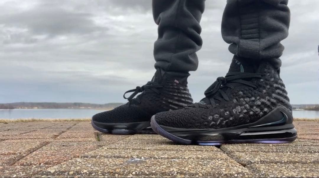Nike LeBron 17 Global Currency スニーカー　黒