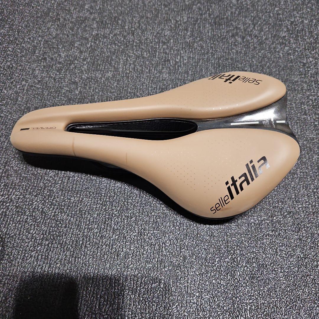 selle italia rovus　evo サドル ベージュ