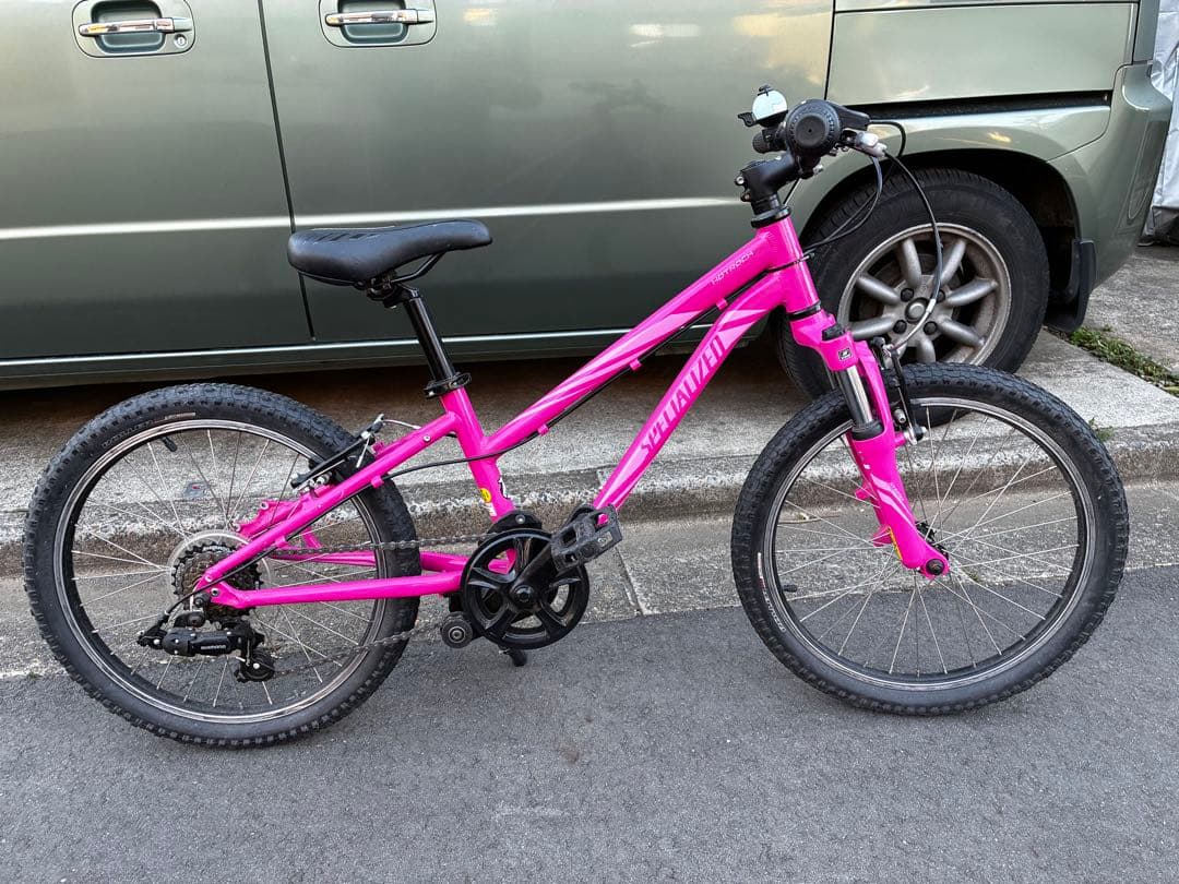 Specialized HOTROCK 20インチジュニア自転車 ピンク