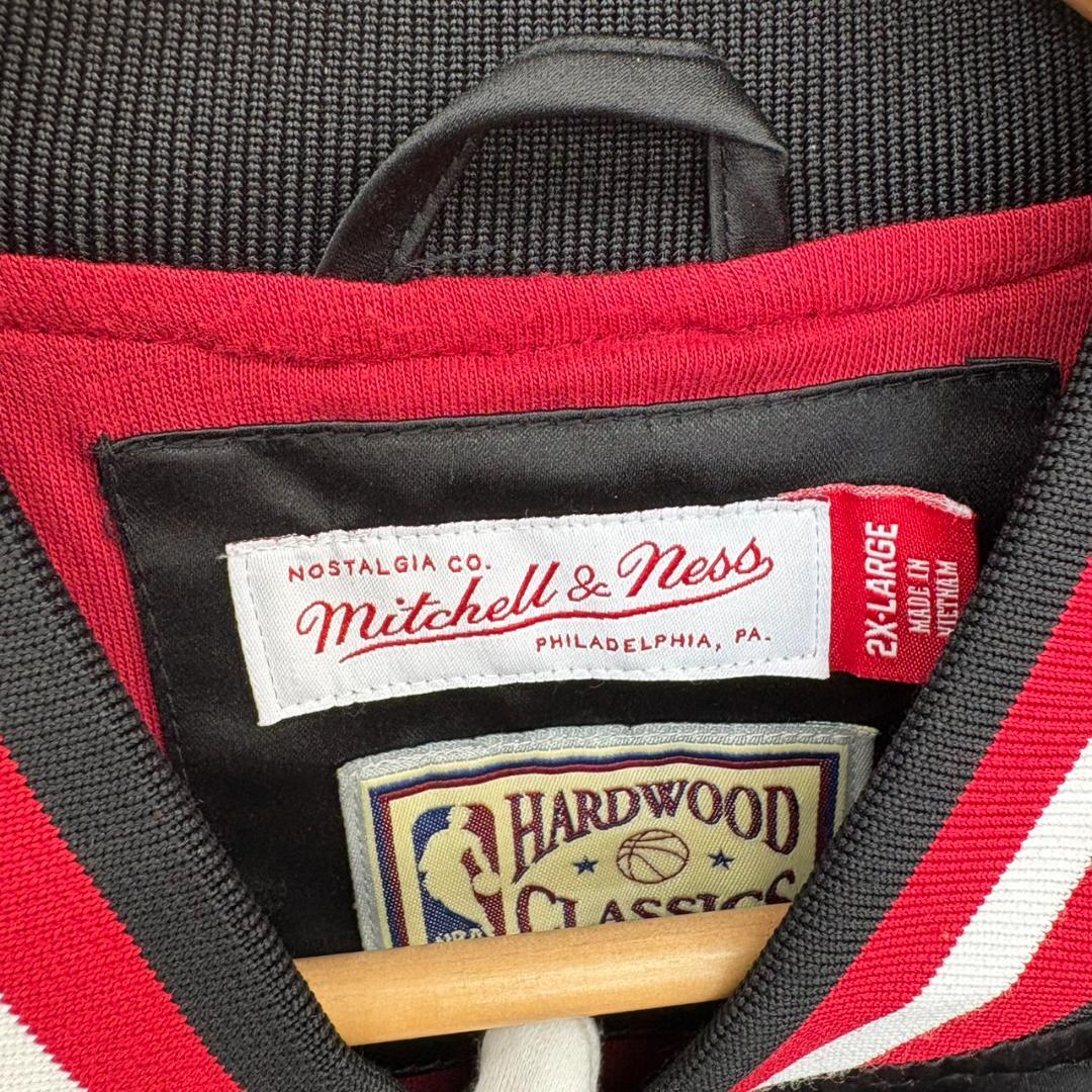 A3.Mitchell&Ness シカゴ・ブルズ サテンコーチジャケット 2XL