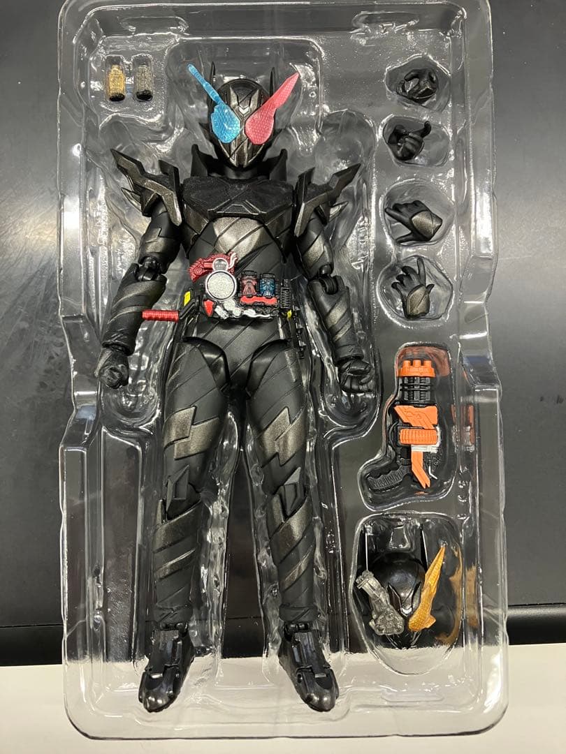 仮面ライダービルド　ラビットタンクハザードフォームS.H.Figurarts