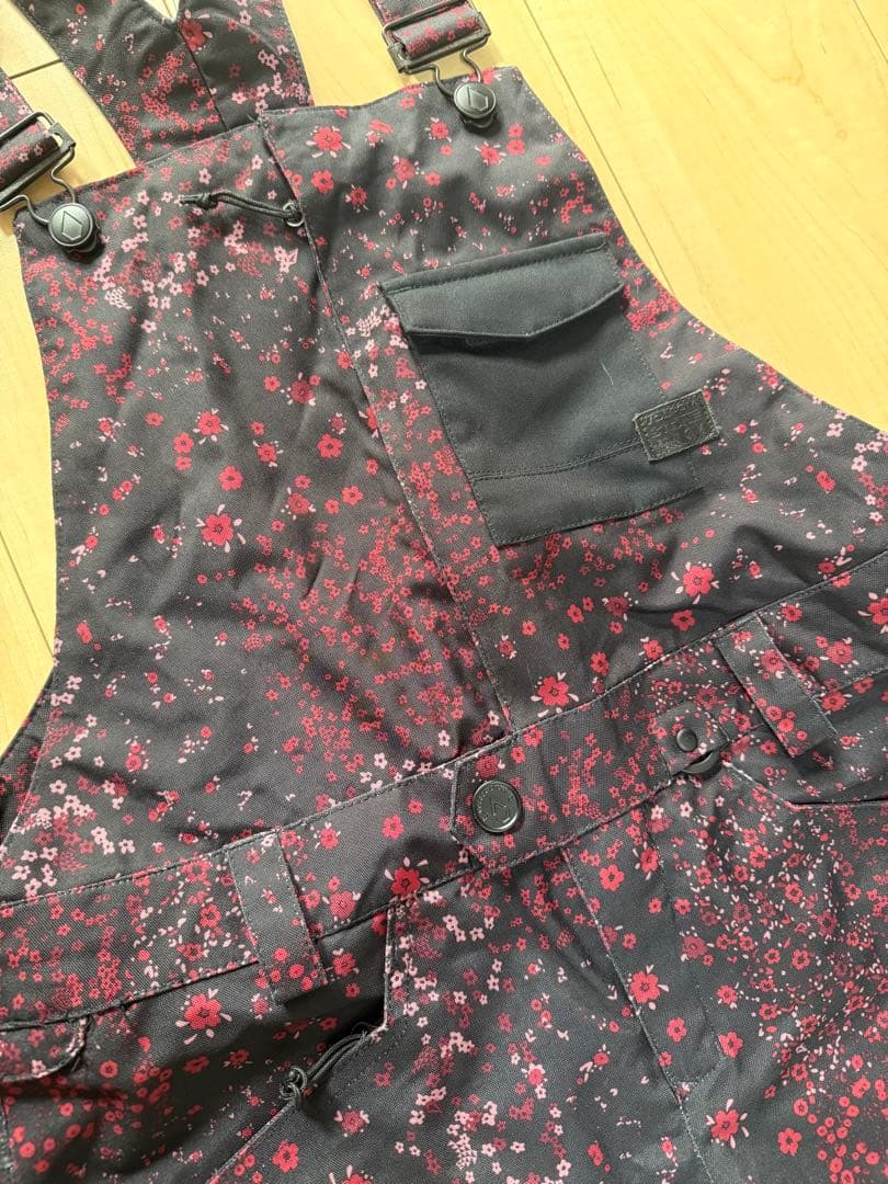 VOLCOM スノーボード オーバーオール 黒赤花柄