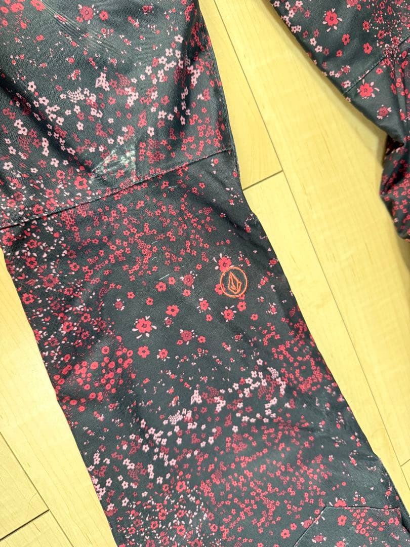 VOLCOM スノーボード オーバーオール 黒赤花柄