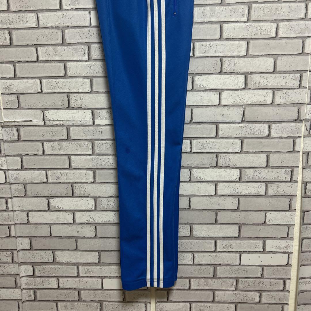 《大人気》adidas originals ☆ジャージパンツ 刺繍ロゴ M 青