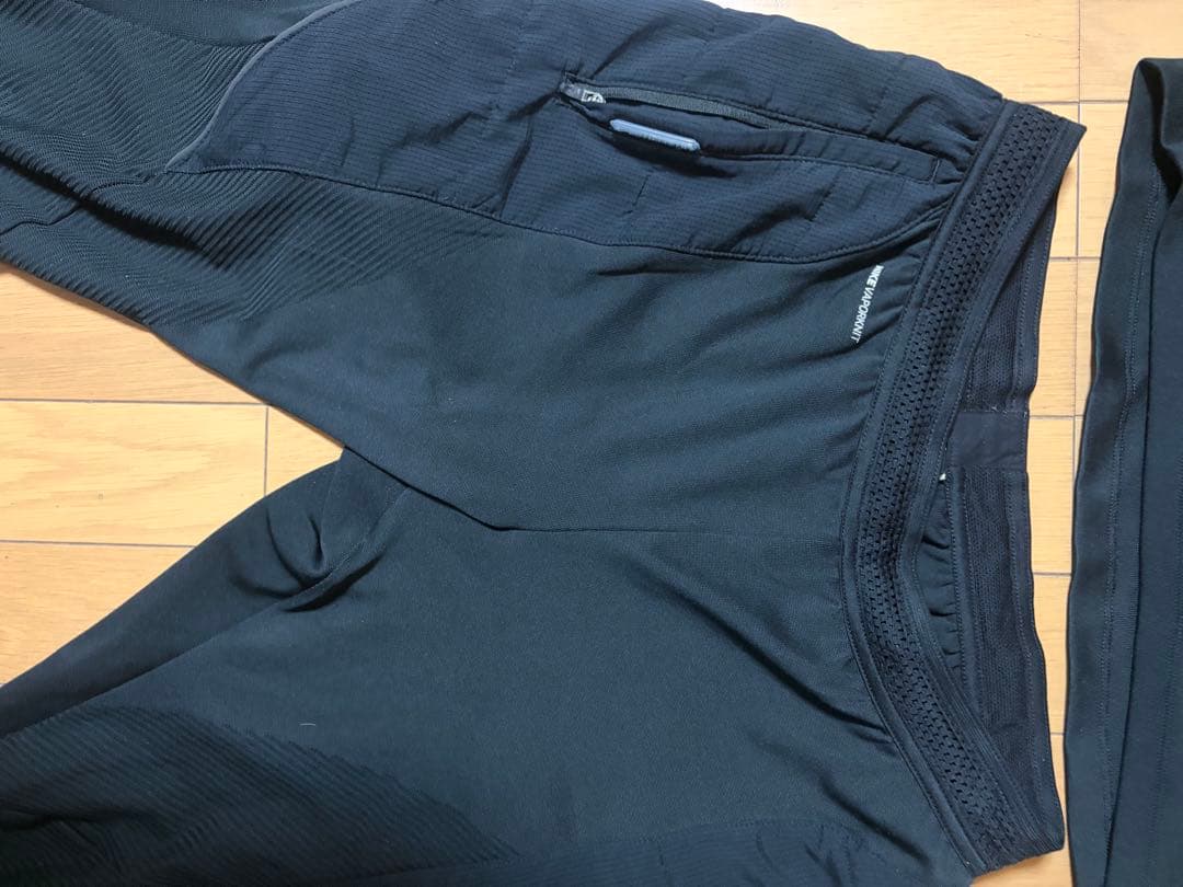Nike ブラック長袖トップ