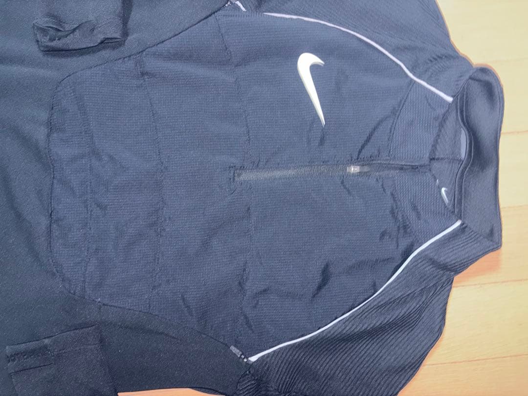 Nike ブラック長袖トップ