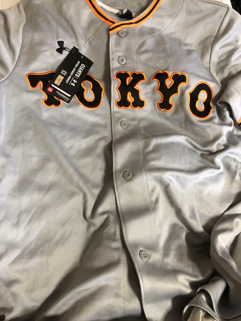 読売ジャイアンツ　アンダーアーマー製　終売品　SMサイズ