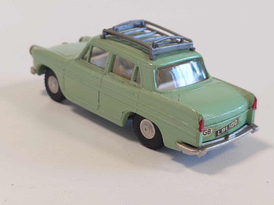 ミニカー SPOT - ON 184 AUSTIN A60 CAMBRIDGE