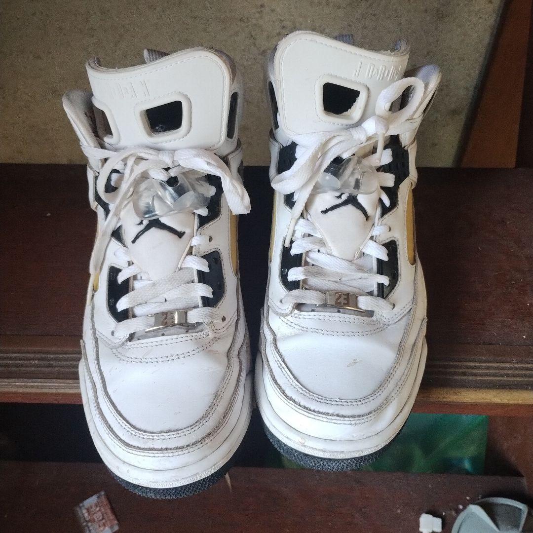 Jordan Air Jordan 4 ホワイト/ブラック/ゴールド 23