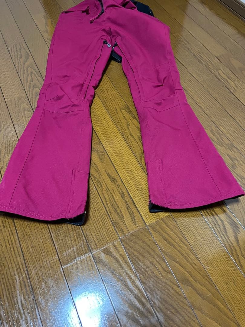 VOLCOMボルコムレディーススノーボードウェア