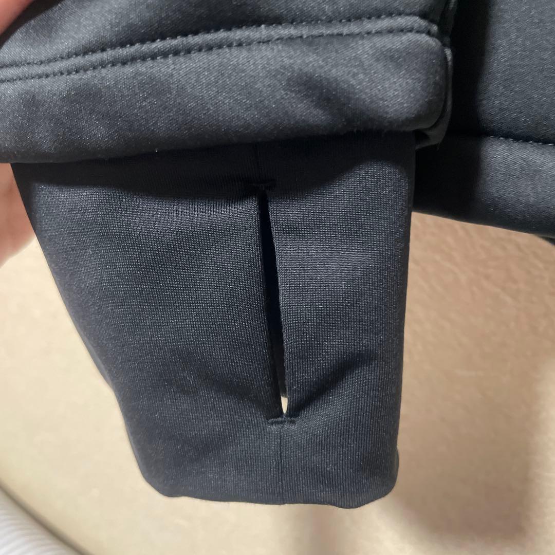 再値下げ　美品　UNDER ARMOUR ブラック アウター