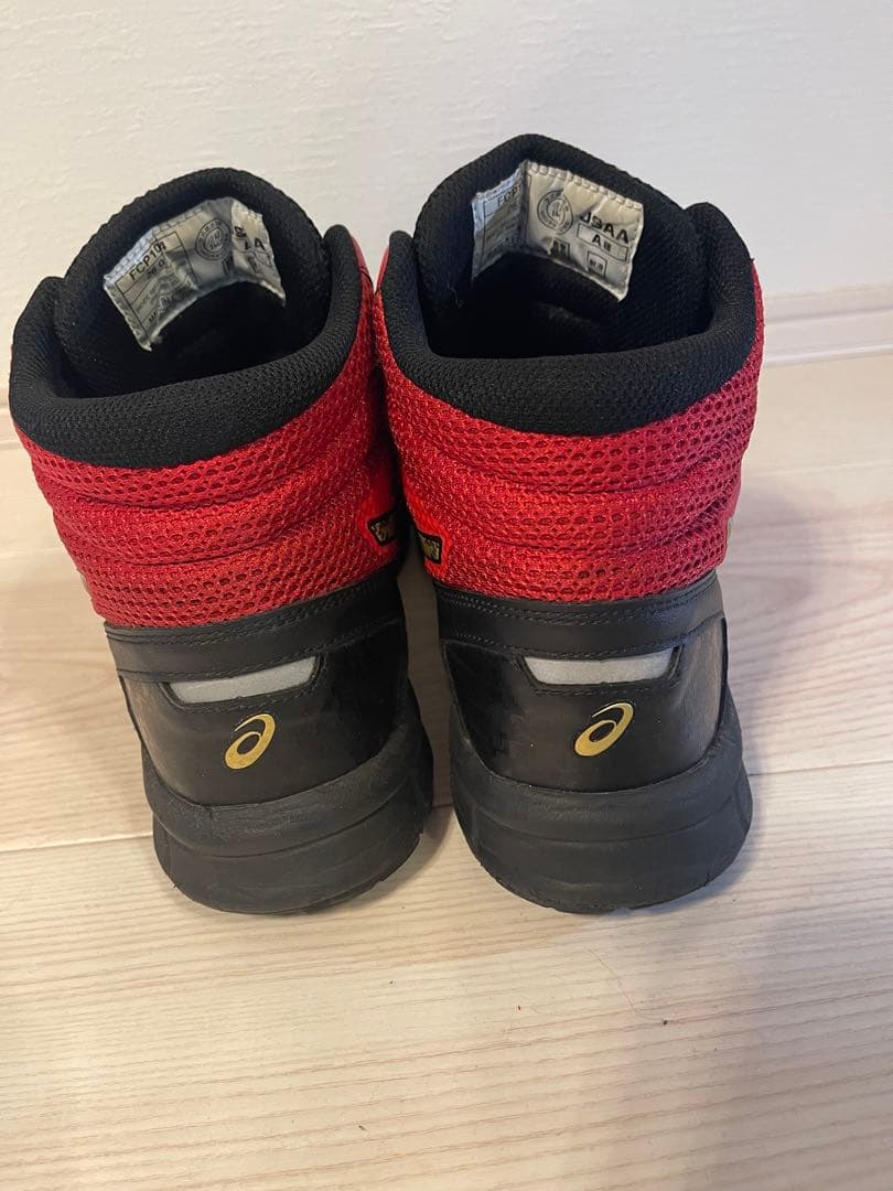 asics バスケットシューズ 赤黒 ハイカッット