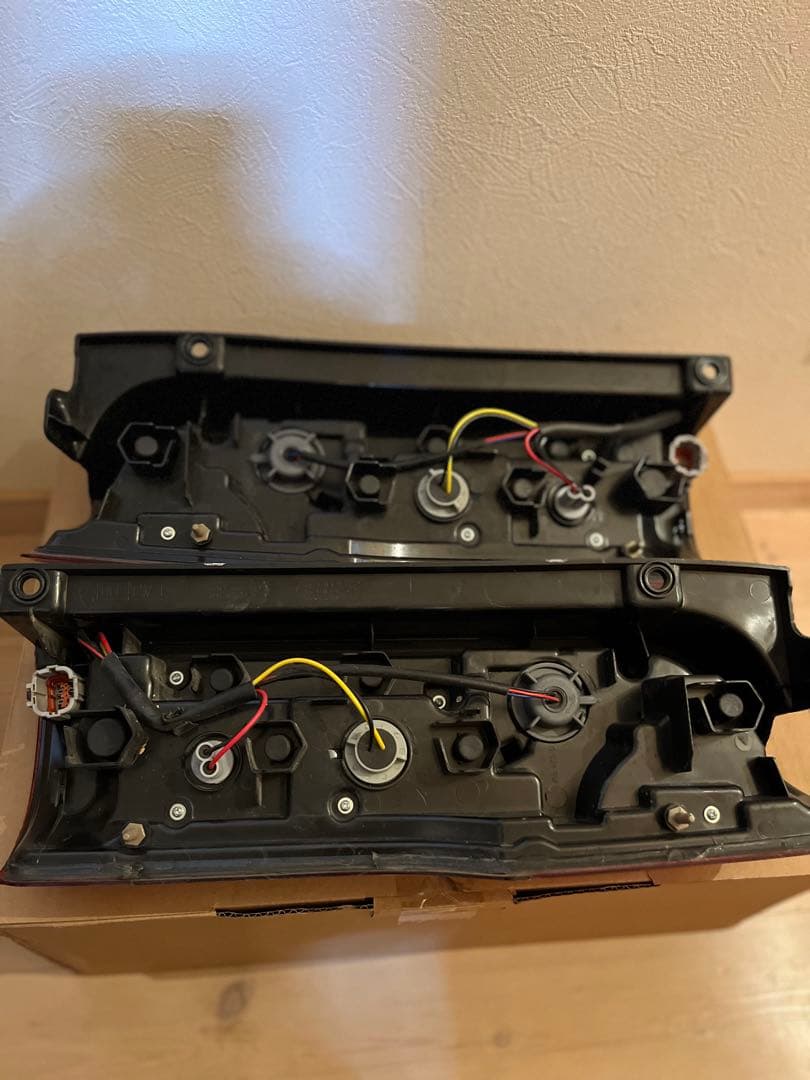NV350キャラバン E26 前期用 LEDテールランプ 後期ルック純正タイプ