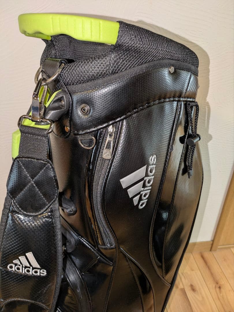 adidas キャディバッグ フード付 ブラック/グリーン⛳️シックな大人感覚