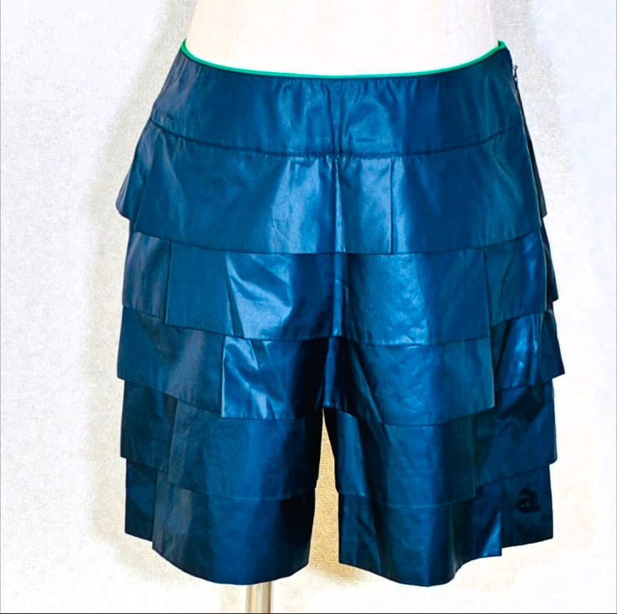 良品 アルチビオ ティアード ショートパンツ ゴルフウェア S 光沢感 キレイめ