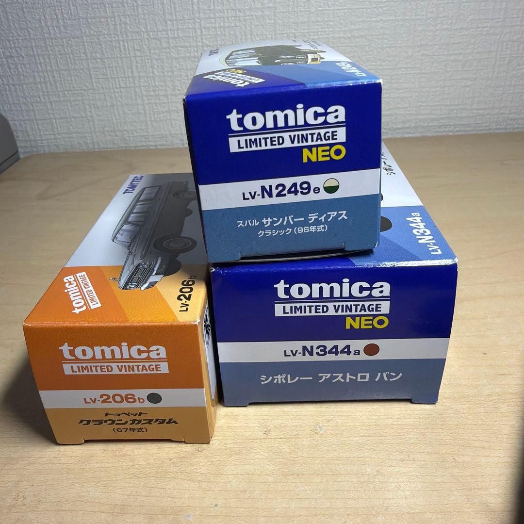トミカ リミテッドヴィンテージ　アストロ　クラウンカスタム　サンバー　ハイエース