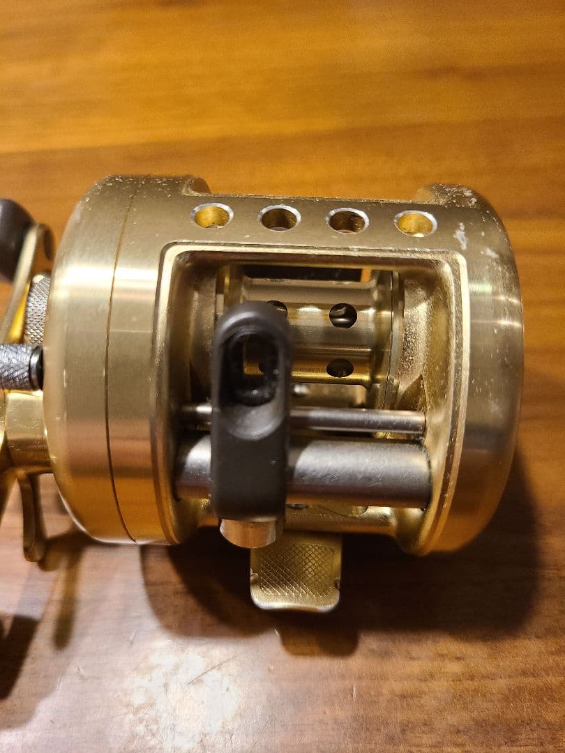 SHIMANO　CALCUTTA 100XT ベイトリール　シマノ　カルカッタ