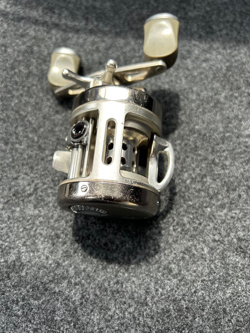 VARIUS M200 ベイトリール バリウス リョービ