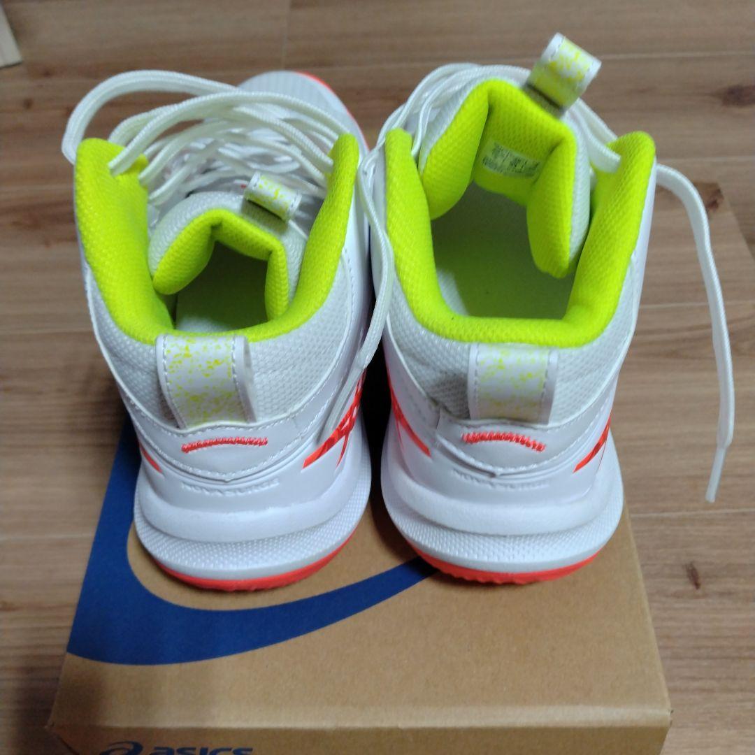 ASICS NOVA SURGE 3　22.5センチ