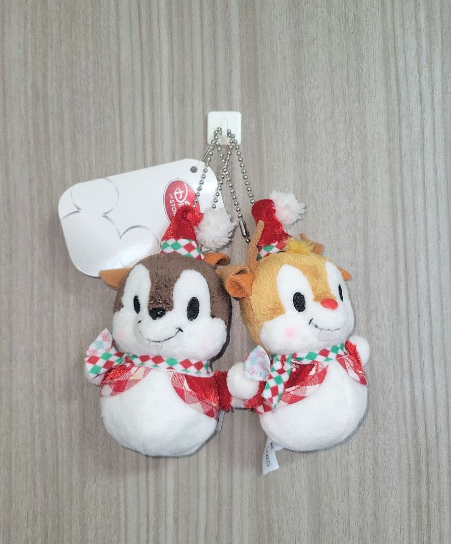 チップとデール　雪だるま　マスコット　ぬいぐるみ　ディズニーストア　タグ付き